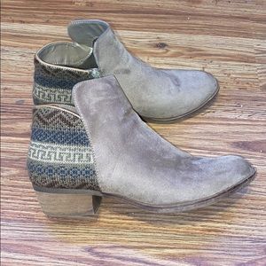Size 9/10 Booties